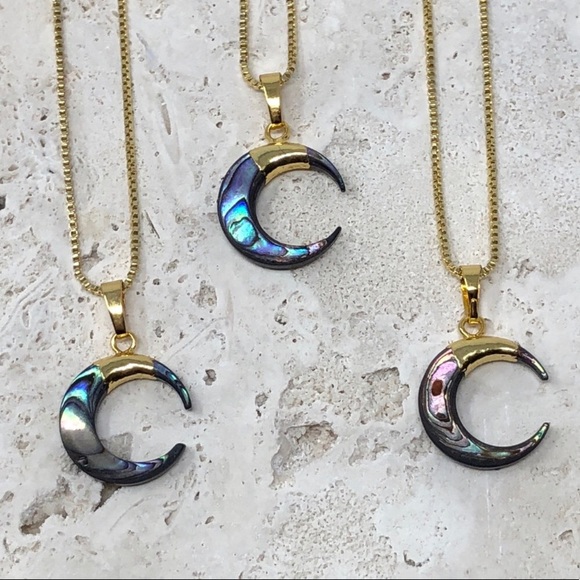 🆕Chandra | Abalone Crescent Moon Necklace - Picture 3 of 6